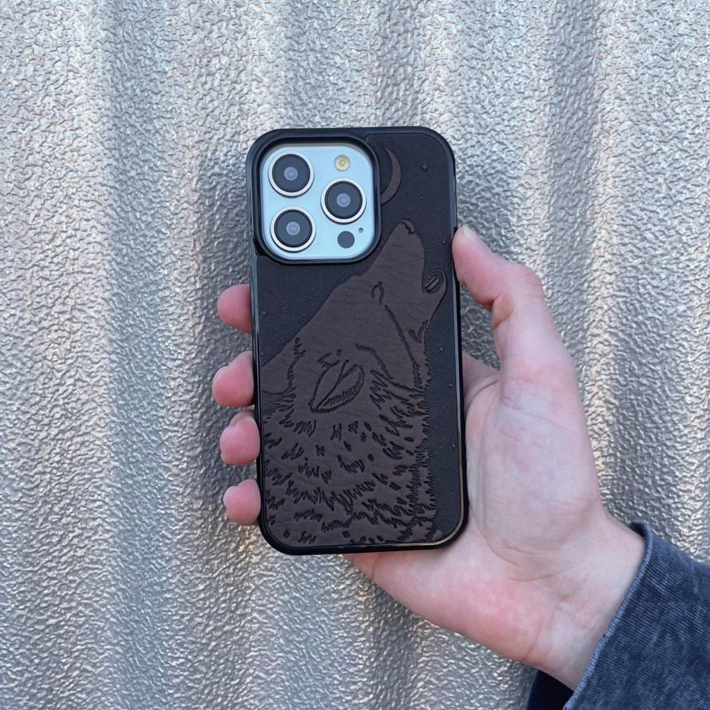 Oberon Design Genuine Leather iPhone Case, Hand-Crafted, Singing Wolf iPhone 16 / Black Oberon Design Genuine Leather iPhone Case, Hand-Crafted, Singing Wolf iPhone 16 / Black