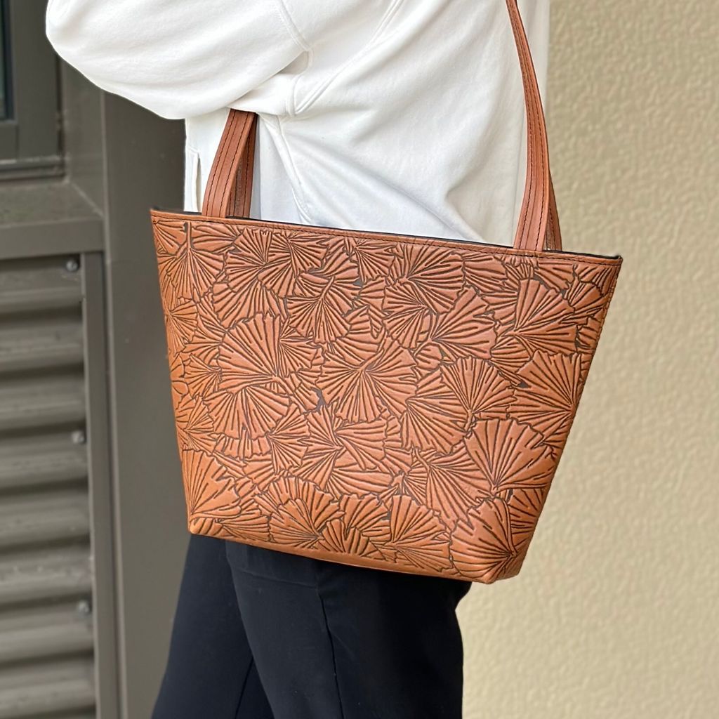 Leather Handbag, The Classic Tote, Ginkgo, Modeled Image