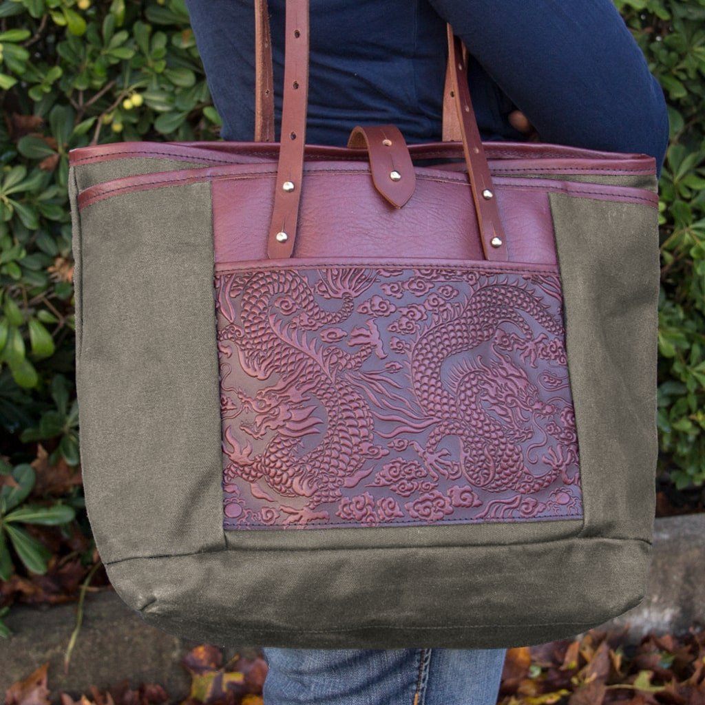 Everyday tote waxed canvas and leather Cloud Dragon tan and wine on model